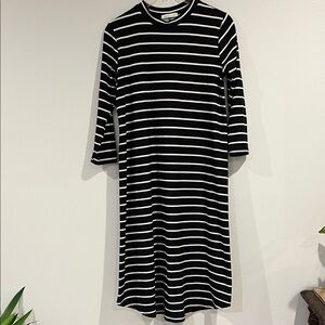 Elegant Black and White Striped Long Sleeve Dress